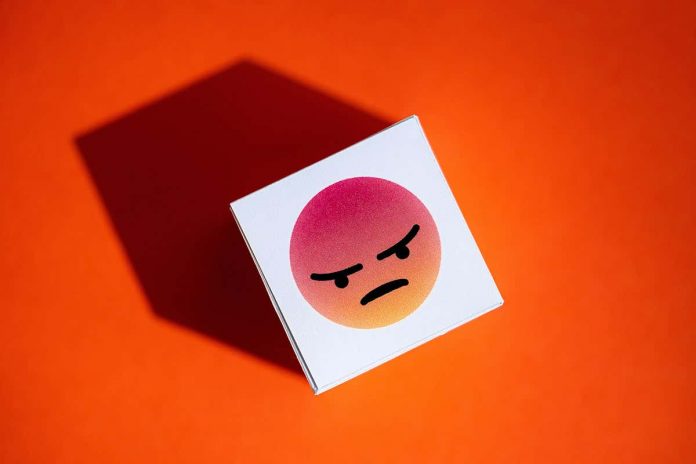 HamaraTimes.com | Reading Facebook comments on news articles can make you a toxic person