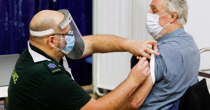 HamaraTimes.com | UK doctors seek urgent review of gap between COVID vaccine doses | Coronavirus pandemic News