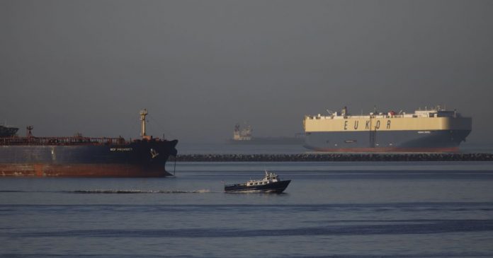 HamaraTimes.com | Shipping companies join hands to help sailors stuck at sea | Coronavirus pandemic News