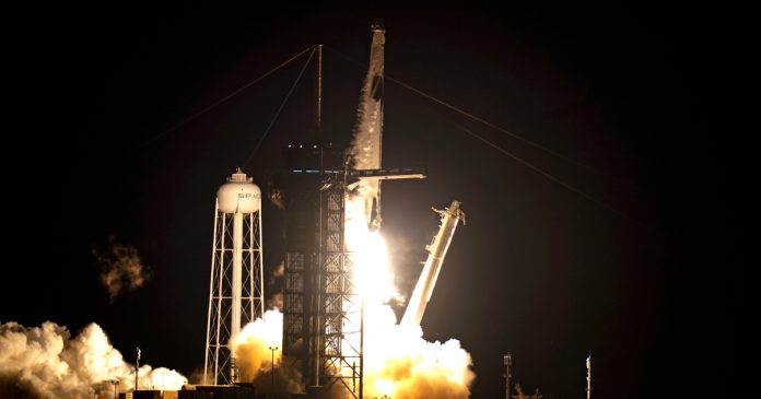 HamaraTimes.com | Fly me to the moon: Three men to pay $55m each for SpaceX flight | Space News