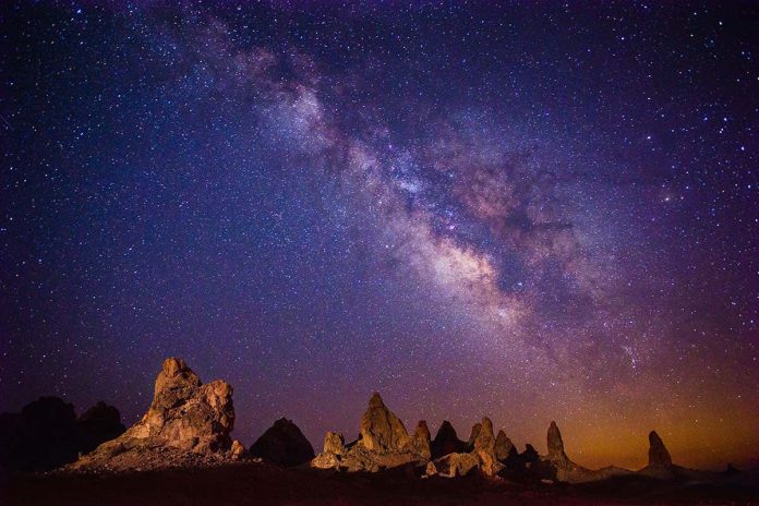 HamaraTimes.com | Does a halo of mysterious dark matter swirl around every galaxy?
