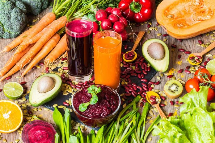 HamaraTimes.com | Are there benefits to following a raw food diet?