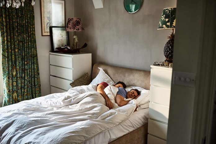 HamaraTimes.com | People are spending an extra hour in bed since pandemic started