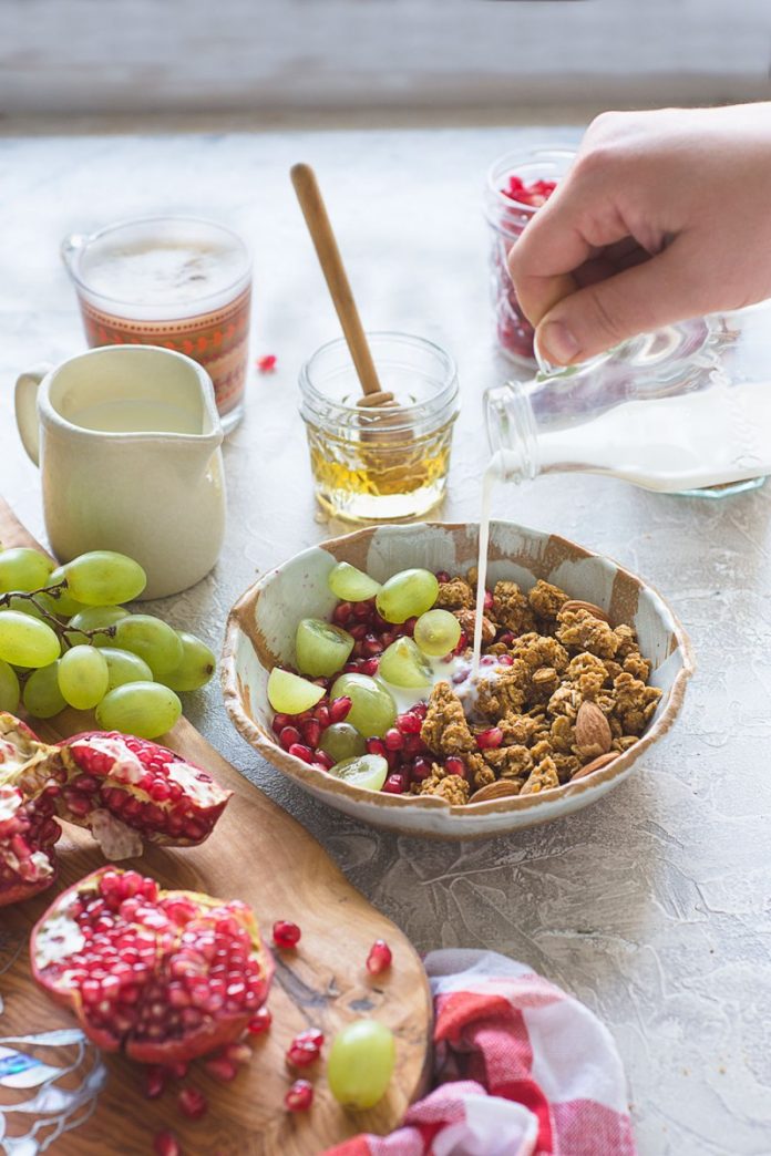 HamaraTimes.com | Tahini, molasses and olive oil granola – Chef in disguise