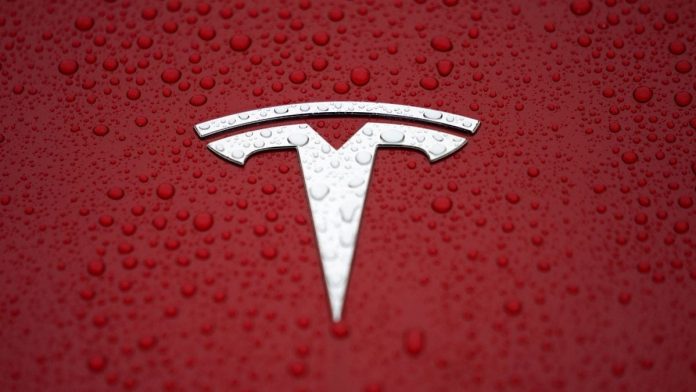 HamaraTimes.com | Tesla to Recall 135,000 Vehicles Over Touchscreen Issue
