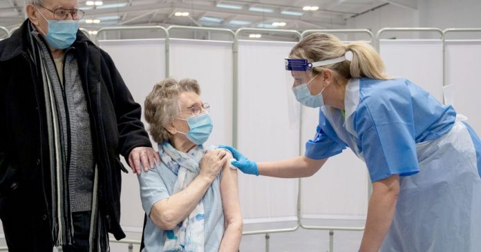 HamaraTimes.com | UK defends AstraZeneca vaccine after South Africa halts roll-out | Coronavirus pandemic News