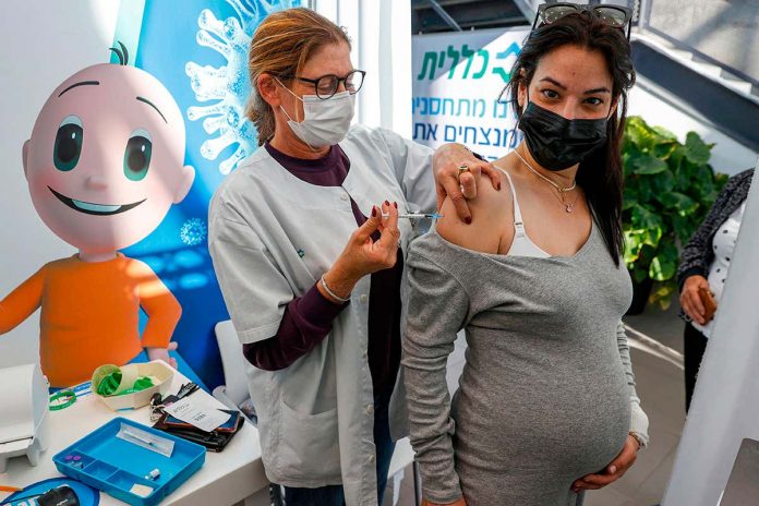 HamaraTimes.com | Coronavirus vaccine: What should you do if pregnant or breastfeeding?