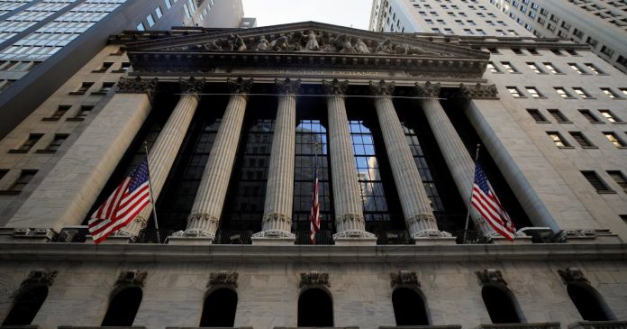 HamaraTimes.com | S&P, Nasdaq hit records, but investors eye possible market stress | Business and Economy News