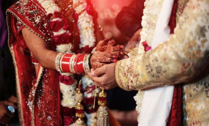 दुल्हन भागी अपने प्रेमी के साथ