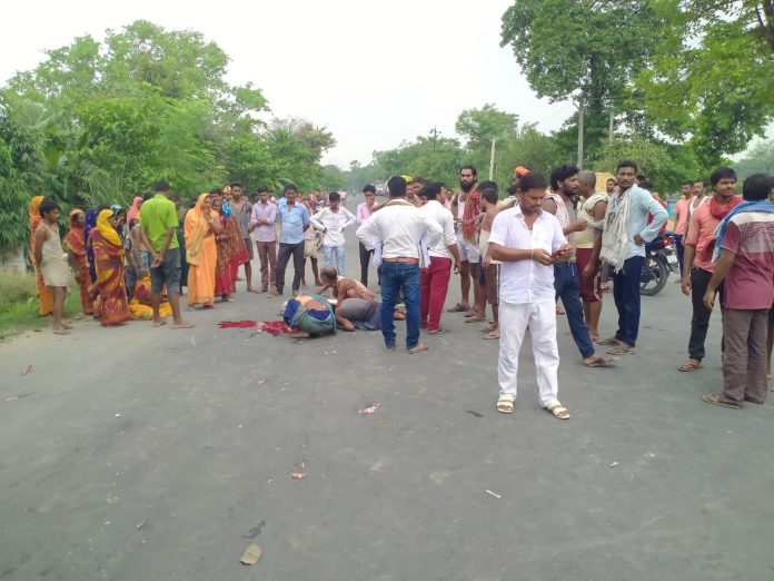 गंगापुर चौक पे ट्रक ने बाइक सवार को कुचला