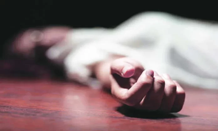 जैतपुर स्थित घर में महिला को गोली मारी