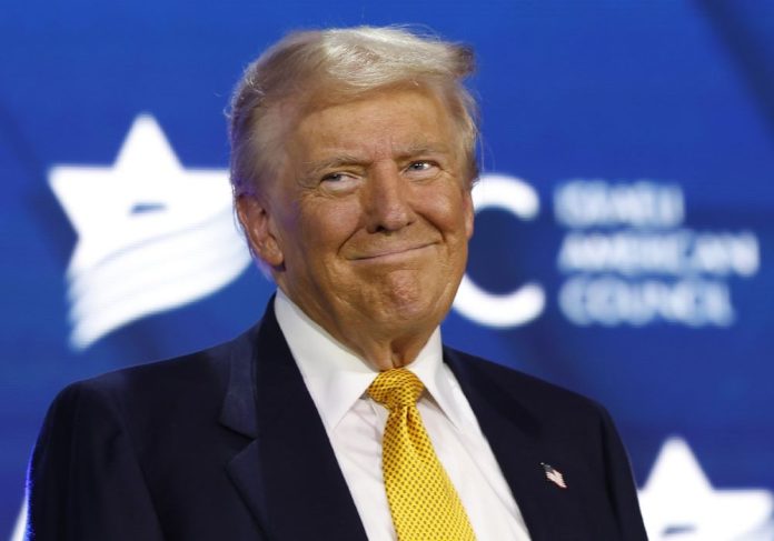 Donald Trump व्हाइट हाउस लौटे