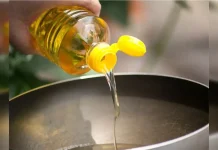 HamaraTimes.com | उबलते तेल में Plastic, माइक्रोप्लास्टिक पकौड़े 'Microplastic pakode': उबलते तेल में प्लास्टिक