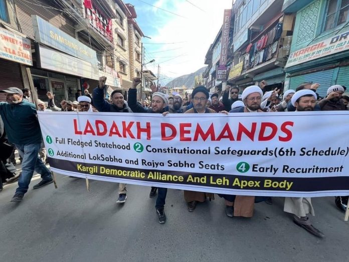 Ladakh का भयंकर युवा आक्रोश: 4 मांगें अशांति की मुख्य वजह