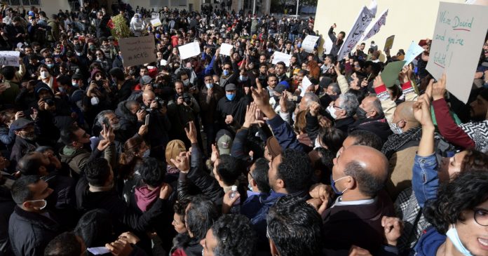 HamaraTimes.com | Clashes break out in Tunisia after protester dies of injuries | Protests News