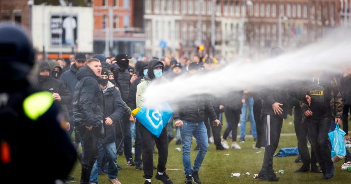 HamaraTimes.com | Dutch police clash with anti-lockdown rioters in two cities | Coronavirus pandemic News
