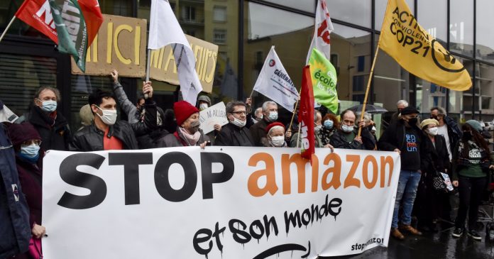 HamaraTimes.com | France: Hundreds protest against Amazon expansion | France News