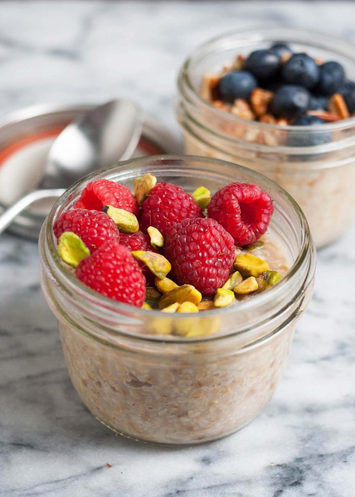 HamaraTimes.com | Easy Overnight Oats {Recipe + Toppings!}