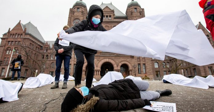 HamaraTimes.com | As COVID surges in Canada, workers ‘can’t afford to get sick’ | Coronavirus pandemic News
