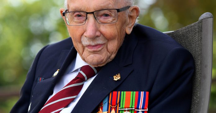 HamaraTimes.com | UK: Centenarian fundraiser Captain Tom hospitalised with COVID | Coronavirus pandemic News