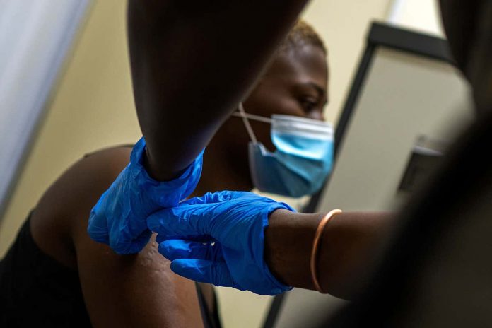 HamaraTimes.com | Slow vaccination in low-income countries will delay the pandemic's end