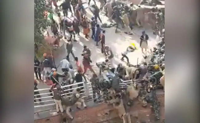 Farmers forced Delhi Poजब किसानों से बचने के लिए दीवार कूदने को मजबूर हुए पुलिस वाले