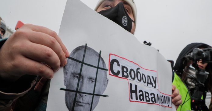 HamaraTimes.com | In Pictures: Mass demonstrations engulf Russia | Russia News