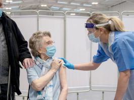 HamaraTimes.com | UK defends AstraZeneca vaccine after South Africa halts roll-out | Coronavirus pandemic News