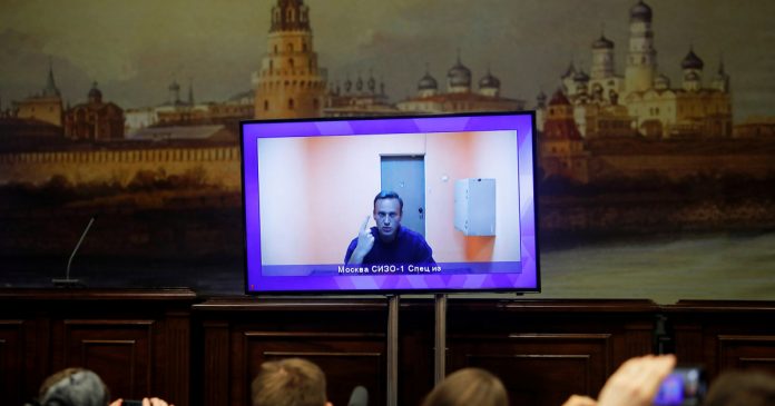 HamaraTimes.com | Alexey Navalny due in court as prosecutors seek lengthy sentence | Russia News