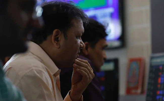 HamaraTimes.com | Sensex, Nifty Erase Gains Led By Losses In Reliance Industries, Infosys