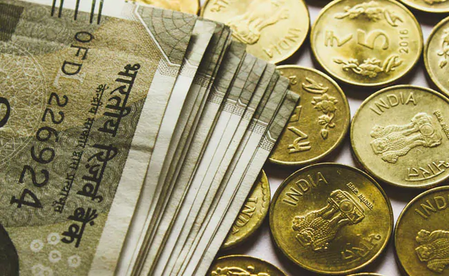 HamaraTimes.com | After Gaining Marginally In Early Trade, Rupee Settles Flat To 72.96 Against Dollar For Second Straight Session