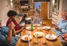 HamaraTimes.com | Skincare + Makeup Favorites + LINKS to all! सोशल मीडिया- लोगों को जोड़ता या डिस्कनेक्ट करता है?