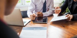 Indian Startup founder ने टैलेंट सिस्टम की आलोचना की Indian Startup founder ने टैलेंट सिस्टम की आलोचना की