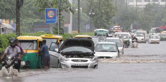 HamaraTimes.com | Delhi-NCR में आफत की बारिश: जलभराव, गड्डों से थमी रफ्तार Delhi-NCR में आफत की बारिश: जलभराव, गड्डों से थमी रफ्तार