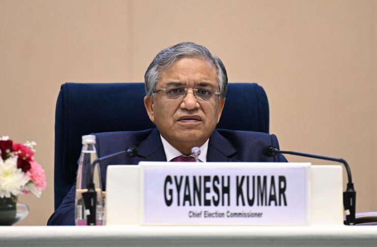SIR विवाद से थरराया लोकतंत्र, सड़क से संसद तक संग्राम